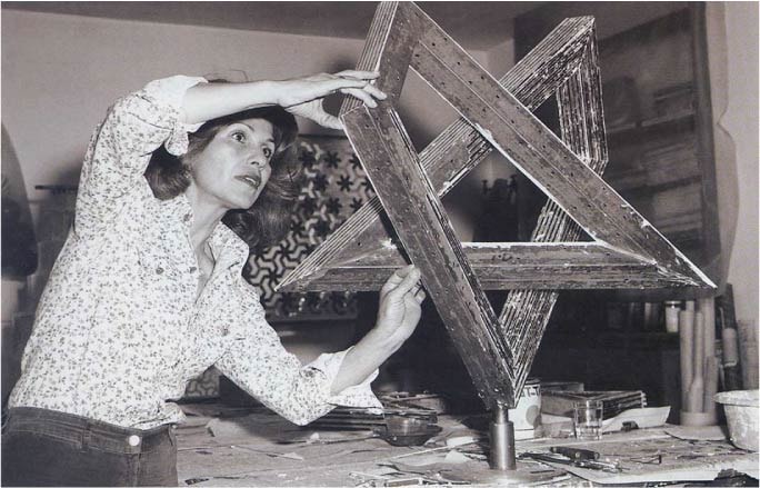 Mirror lady of Iran's leading work